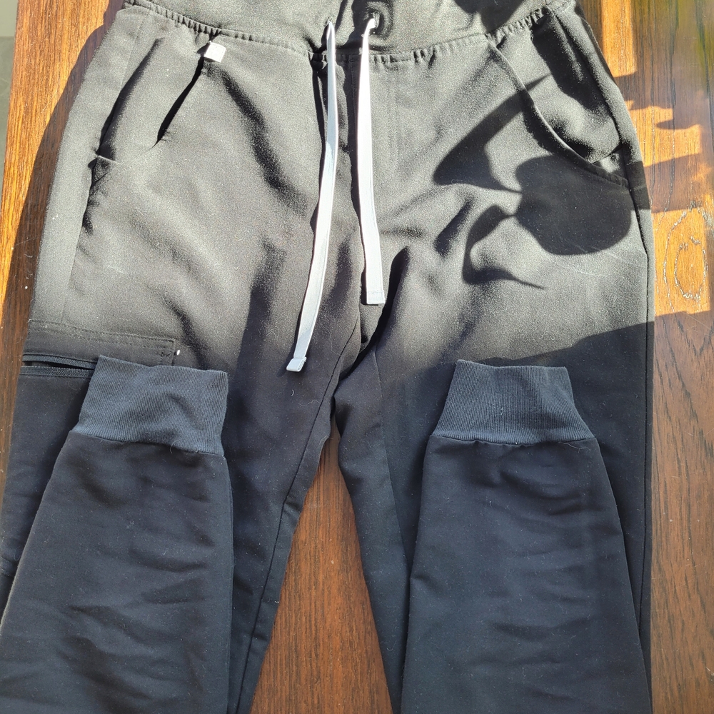 FIGS Black Scrub SET with Joggers & Top